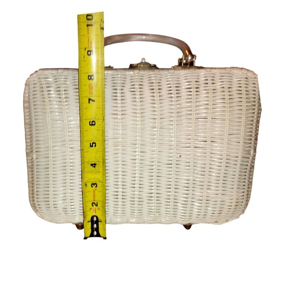 Vintage White Wicker Purse w/Pearl Lucite Handles Mid Century Modern Hong Kong - Picture 8 of 16